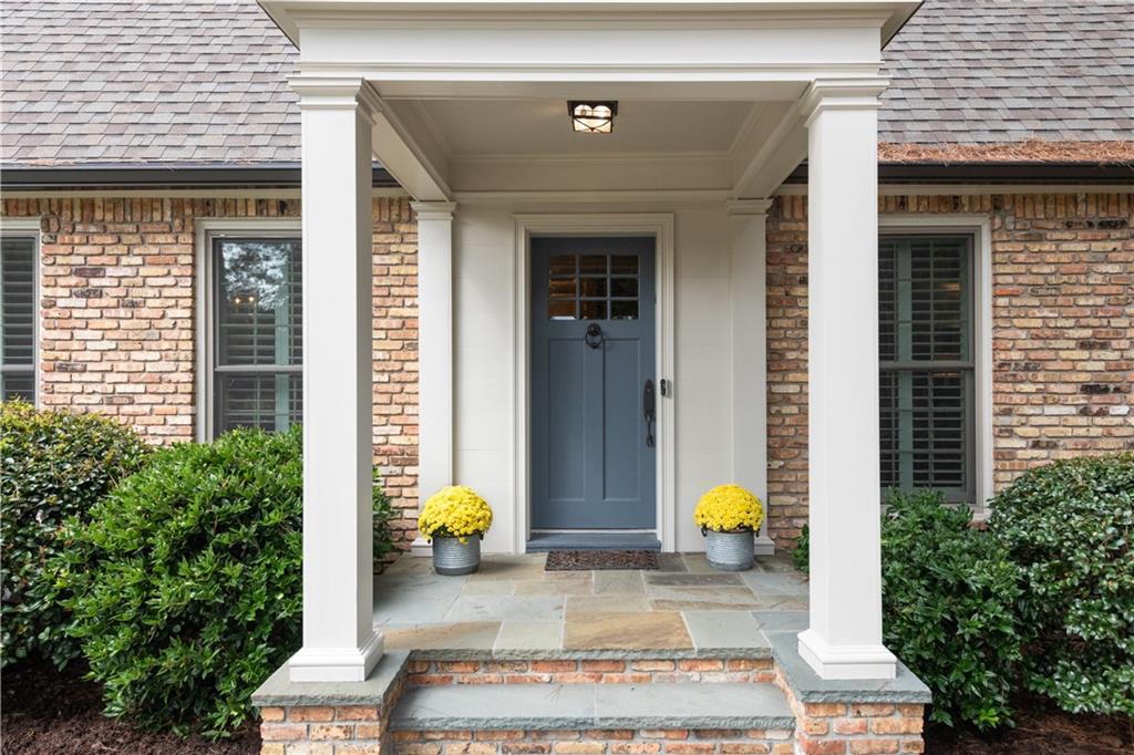 4220 Exeter Close NW