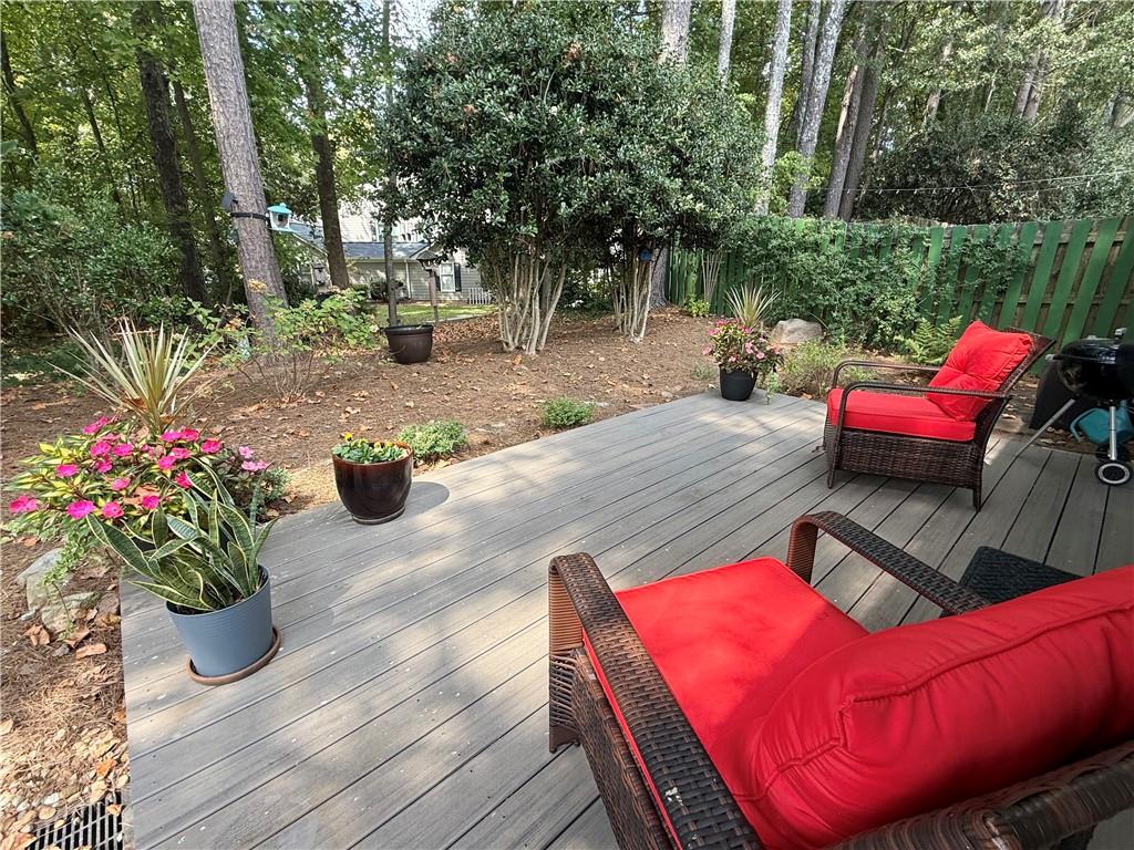Hidden gem in Roswell, just one mile off Canton street with amazing restaurants, bars, best coffee shops in town. This amazing small
community, The Cottages of Roswell is a desirable place to live, being part of a "big" family. One level home with adorable front covered
porch, great to have a morning coffee or glass of wine in the evening. This home has 2 bedrooms, a large sunroom/den/office, It has been nicely
remodeled, beautiful floors throughout. Painted cabinets, granite countertops with breakfast bar, glass top electric range, all appliances stay, even washer/dryer. French doors opens to a sun room/office/ that leads you to a partially fenced, private backyard feels like a vacation oasis, patio with plenty of room for flowers/vegetables. Both bedrooms are spacious and each bathroom has been remodeled. Master suite has a walk in closet. Close to all shopping, restaurants. Milton and Alpharetta is just a short drive. 0.5 miles is an amazing park with trails, sports courts/tennis courts and a public swimming pool.