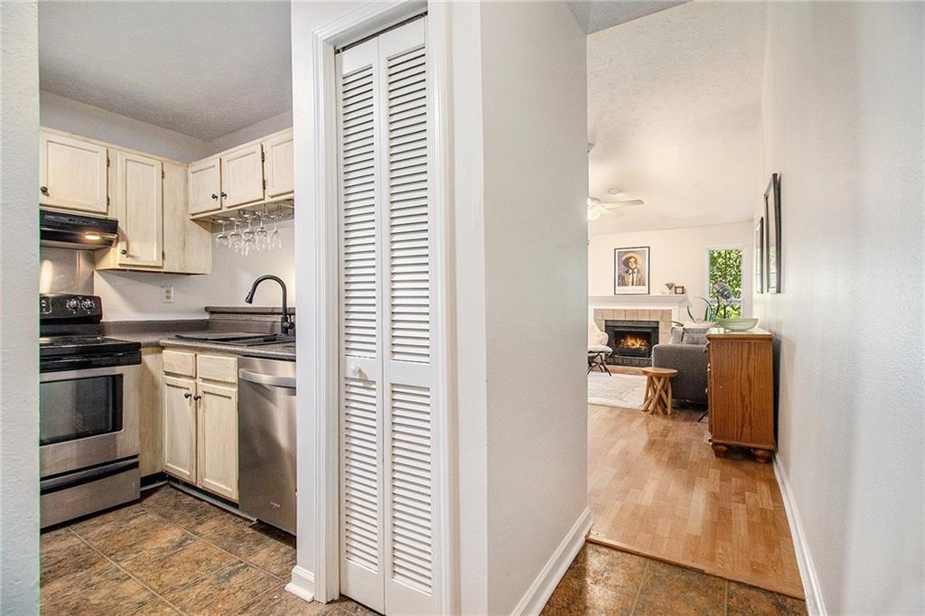 446 Teal Court, Roswell, Georgia image 12