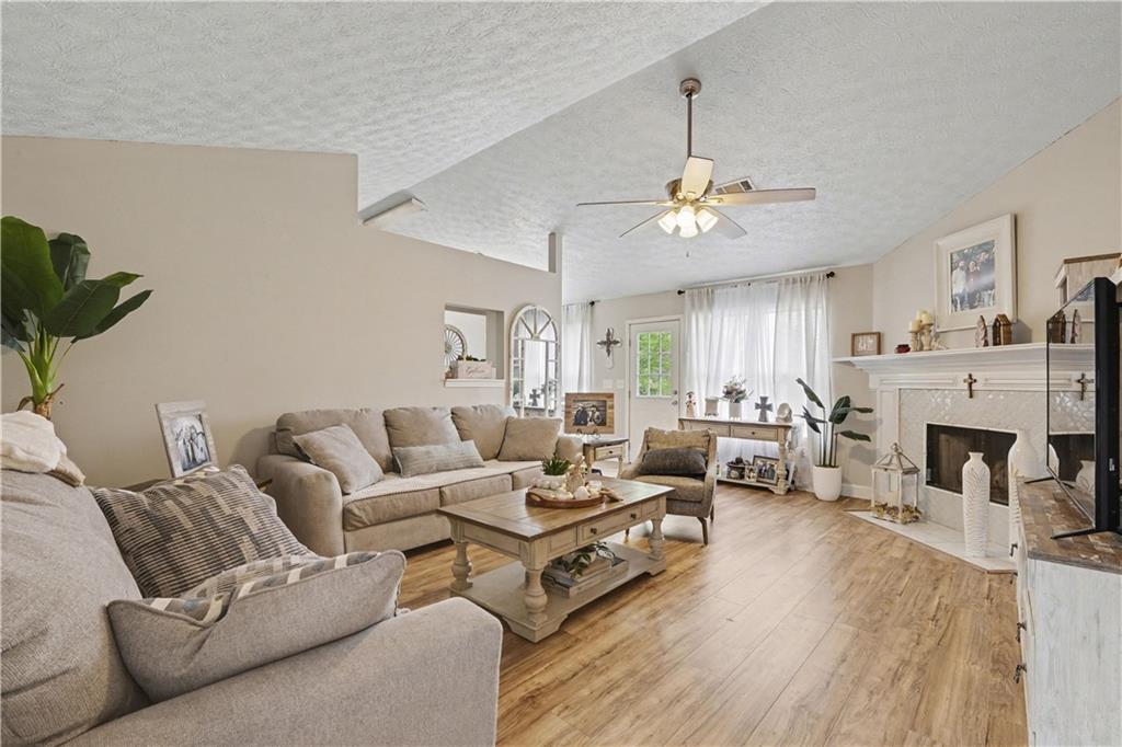 4661 Turning Leaf Drive