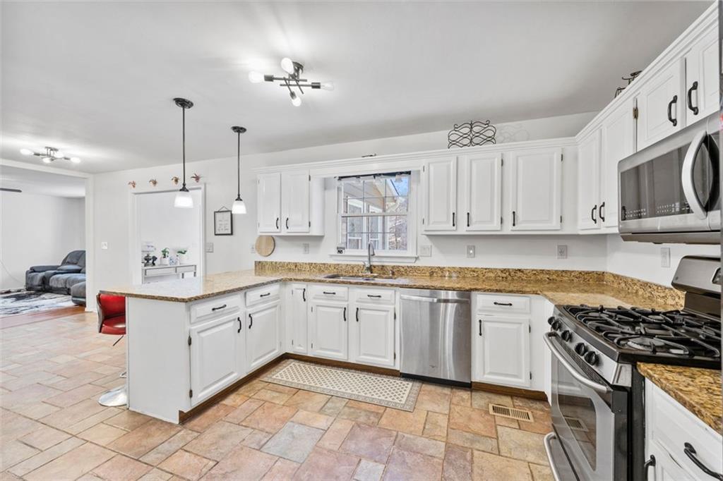 327 Swan Drive, Hiram, Georgia image 9