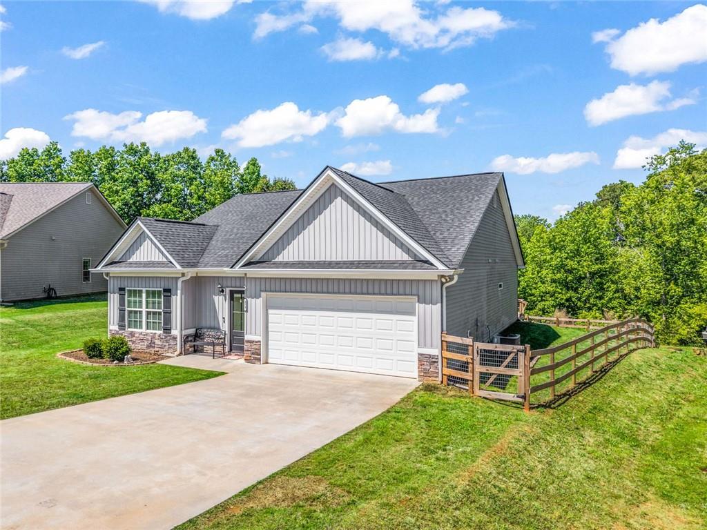 372 Highland Pointe Drive