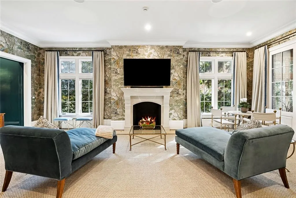 Atlanta, Georgia 30327, United States, 5 Bedrooms Bedrooms, ,7 BathroomsBathrooms,Residential,Active,250045