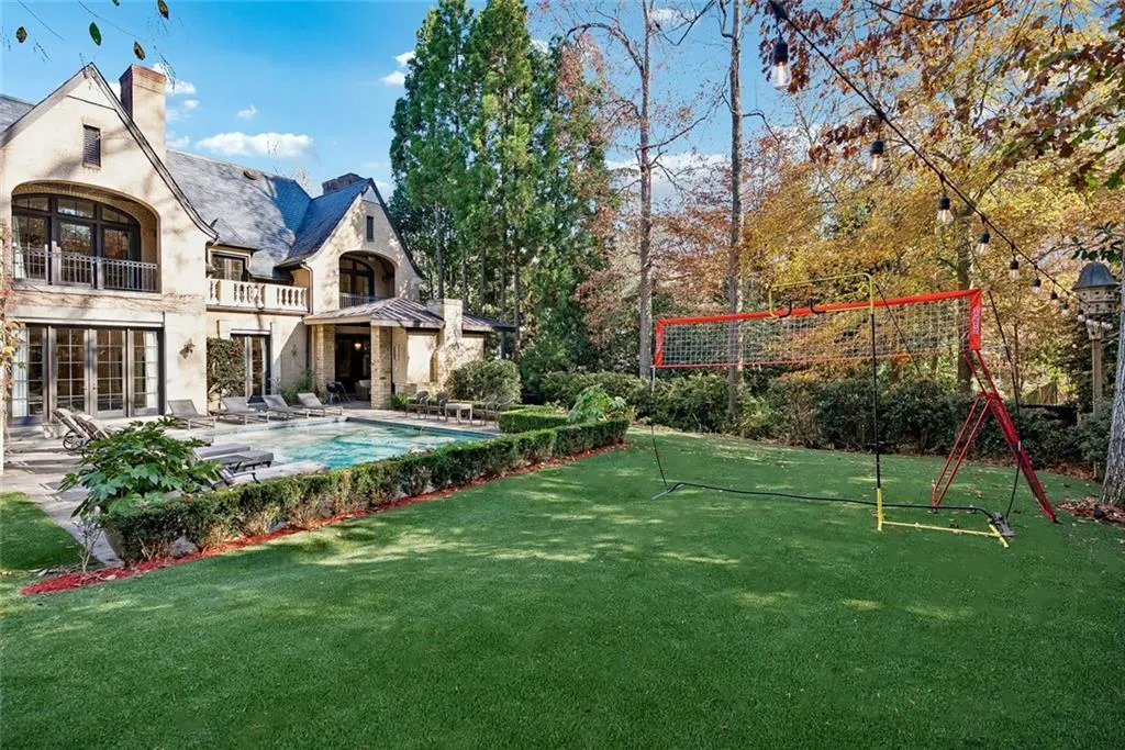 Atlanta, Georgia 30327, United States, 5 Bedrooms Bedrooms, ,7 BathroomsBathrooms,Residential,Active,250045