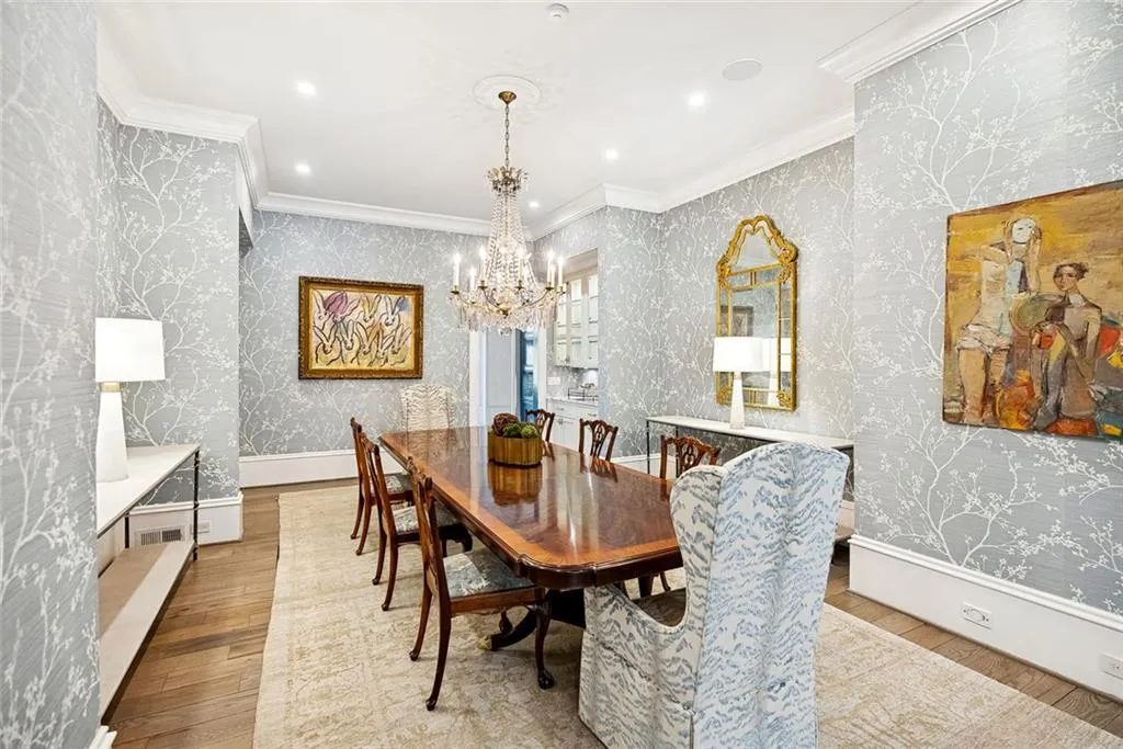 Atlanta, Georgia 30327, United States, 5 Bedrooms Bedrooms, ,7 BathroomsBathrooms,Residential,Active,250045