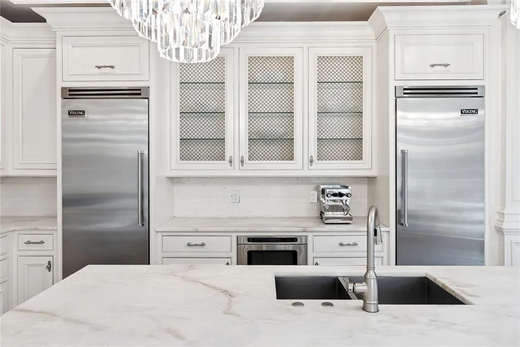 Atlanta, Georgia 30327, United States, 5 Bedrooms Bedrooms, ,7 BathroomsBathrooms,Residential,Active,250045