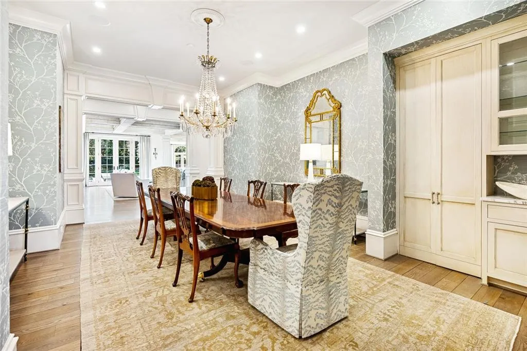 Atlanta, Georgia 30327, United States, 5 Bedrooms Bedrooms, ,7 BathroomsBathrooms,Residential,Active,250045