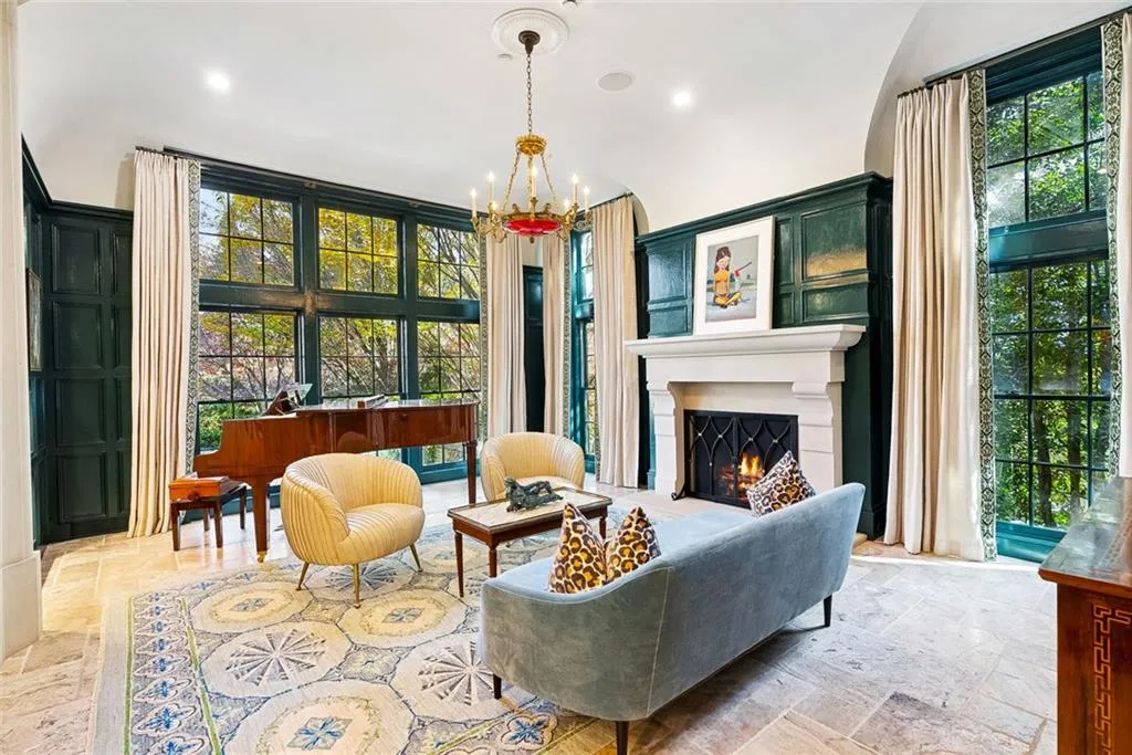 Atlanta, Georgia 30327, United States, 5 Bedrooms Bedrooms, ,7 BathroomsBathrooms,Residential,Active,250045