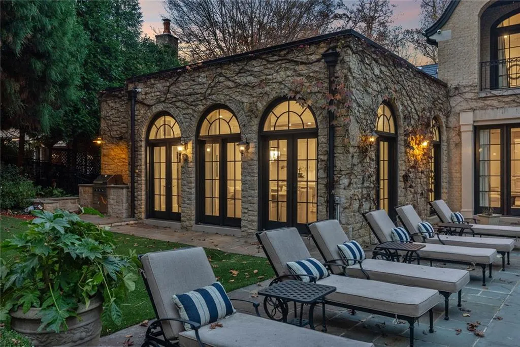 Atlanta, Georgia 30327, United States, 5 Bedrooms Bedrooms, ,7 BathroomsBathrooms,Residential,Active,250045