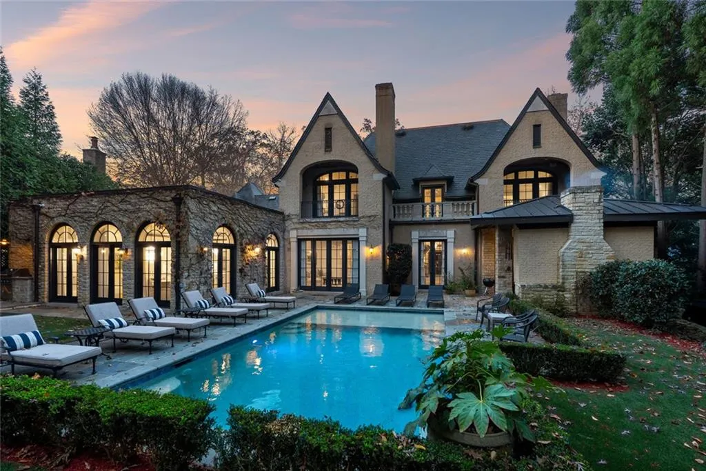 Atlanta, Georgia 30327, United States, 5 Bedrooms Bedrooms, ,7 BathroomsBathrooms,Residential,Active,250045