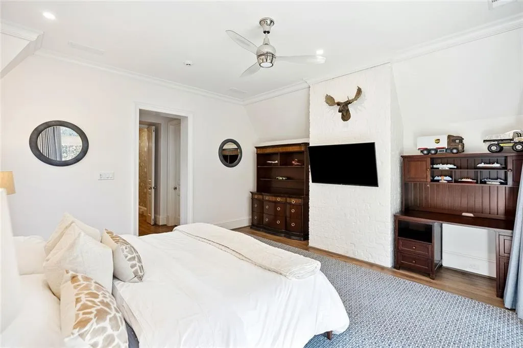 Atlanta, Georgia 30327, United States, 5 Bedrooms Bedrooms, ,7 BathroomsBathrooms,Residential,Active,250045