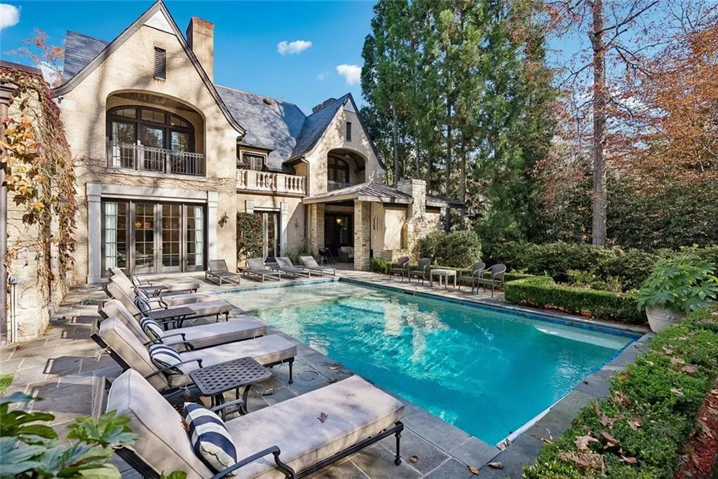 Atlanta, Georgia 30327, United States, 5 Bedrooms Bedrooms, ,7 BathroomsBathrooms,Residential,Active,250045