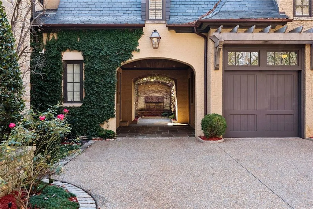 Atlanta, Georgia 30327, United States, 5 Bedrooms Bedrooms, ,7 BathroomsBathrooms,Residential,Active,250045