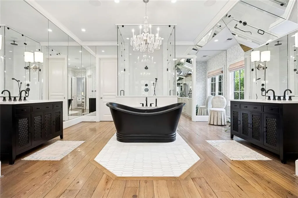 Atlanta, Georgia 30327, United States, 5 Bedrooms Bedrooms, ,7 BathroomsBathrooms,Residential,Active,250045