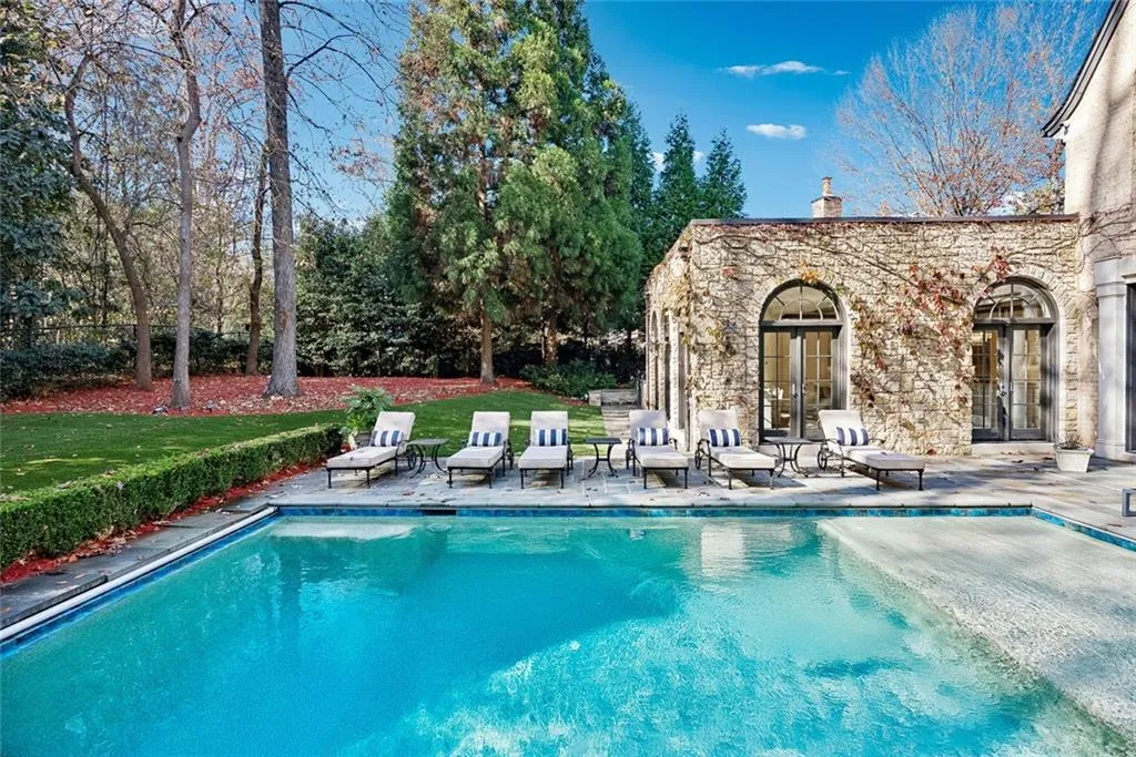 Atlanta, Georgia 30327, United States, 5 Bedrooms Bedrooms, ,7 BathroomsBathrooms,Residential,Active,250045