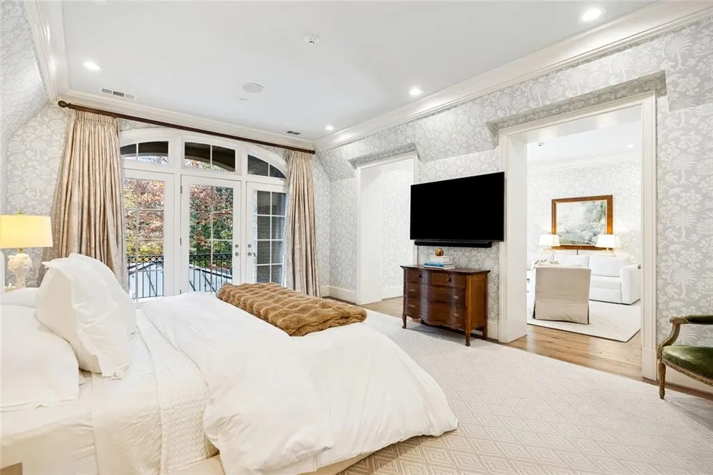 Atlanta, Georgia 30327, United States, 5 Bedrooms Bedrooms, ,7 BathroomsBathrooms,Residential,Active,250045