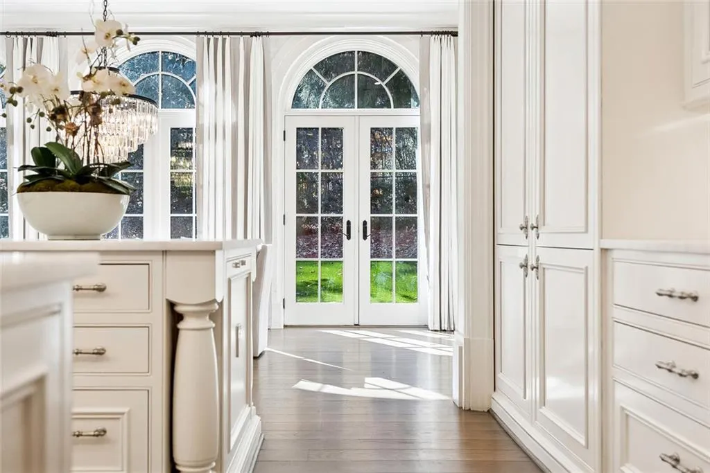 Atlanta, Georgia 30327, United States, 5 Bedrooms Bedrooms, ,7 BathroomsBathrooms,Residential,Active,250045