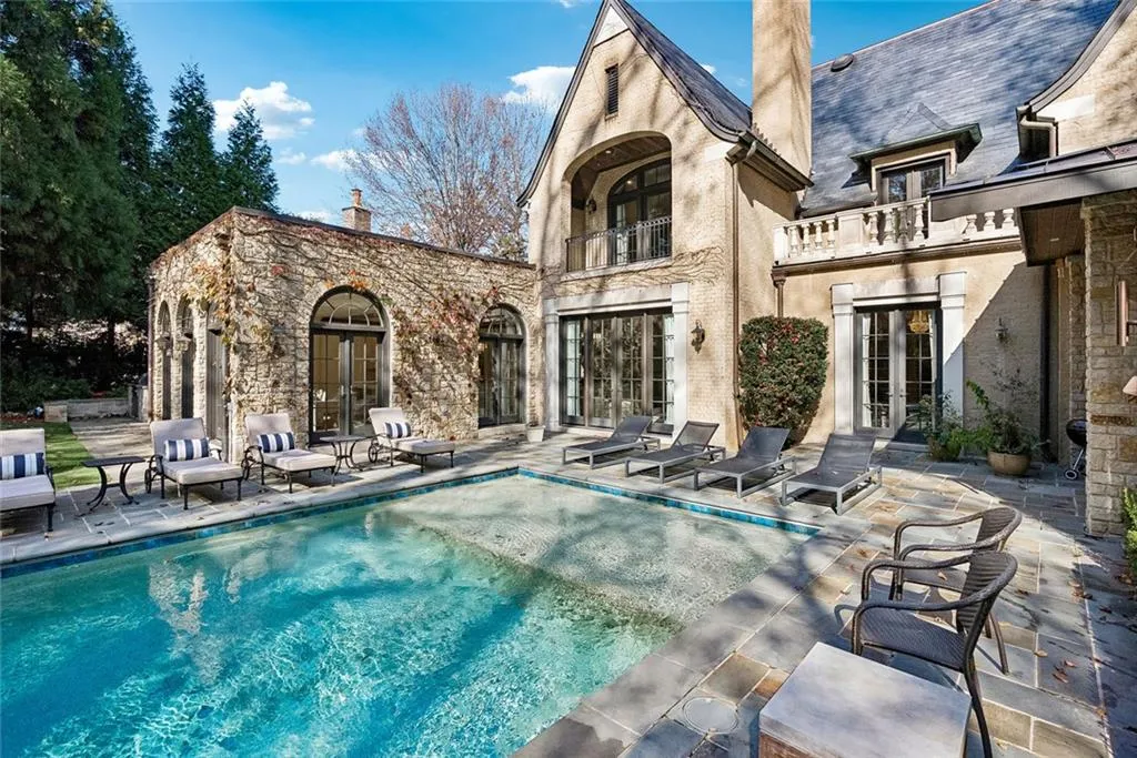 Atlanta, Georgia 30327, United States, 5 Bedrooms Bedrooms, ,7 BathroomsBathrooms,Residential,Active,250045