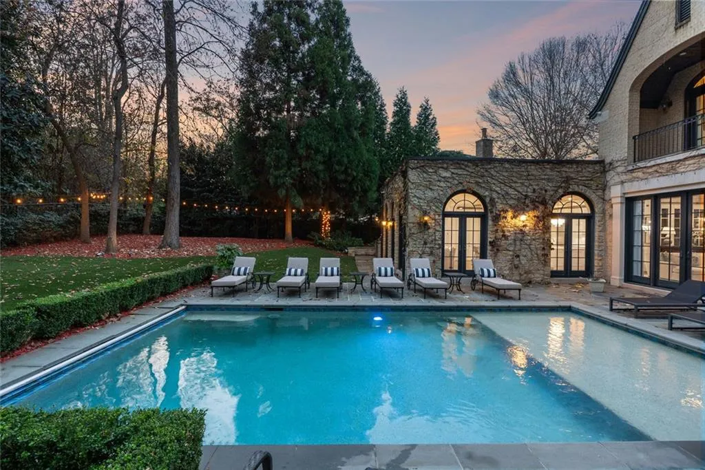 Atlanta, Georgia 30327, United States, 5 Bedrooms Bedrooms, ,7 BathroomsBathrooms,Residential,Active,250045