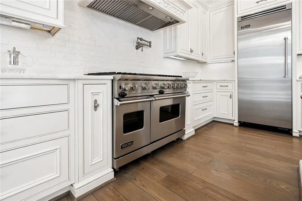 Atlanta, Georgia 30327, United States, 5 Bedrooms Bedrooms, ,7 BathroomsBathrooms,Residential,Active,250045