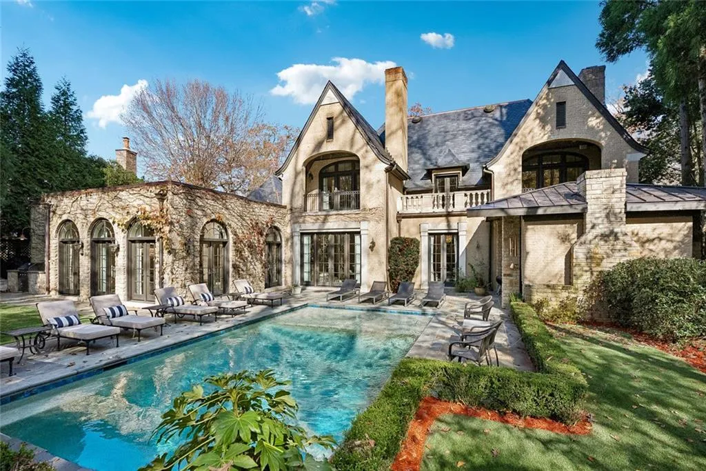 Atlanta, Georgia 30327, United States, 5 Bedrooms Bedrooms, ,7 BathroomsBathrooms,Residential,Active,250045