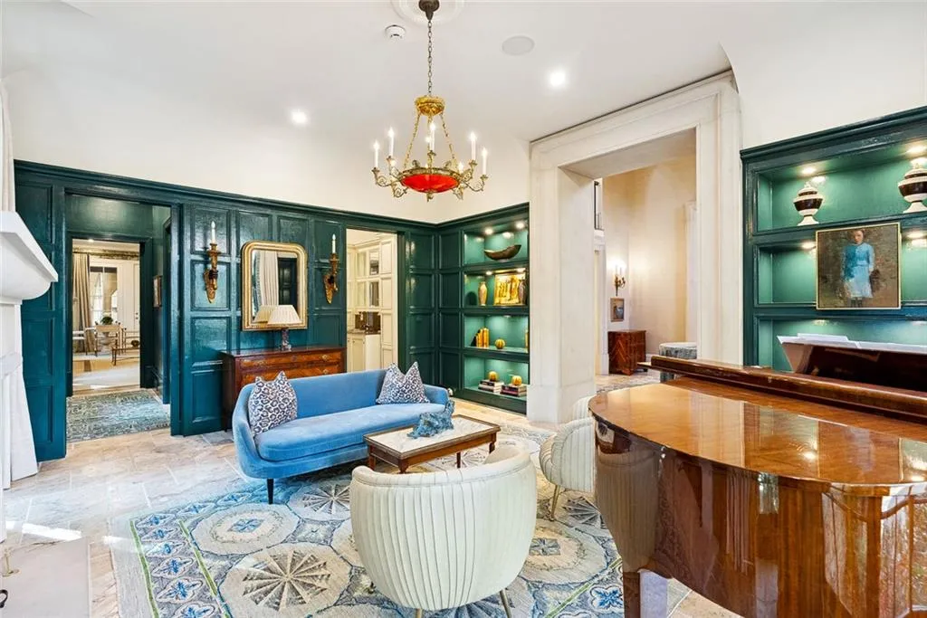 Atlanta, Georgia 30327, United States, 5 Bedrooms Bedrooms, ,7 BathroomsBathrooms,Residential,Active,250045