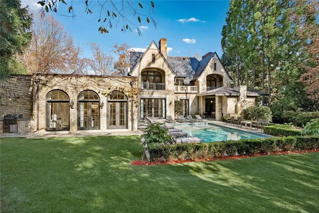 Atlanta, Georgia 30327, United States, 5 Bedrooms Bedrooms, ,7 BathroomsBathrooms,Residential,Active,250045