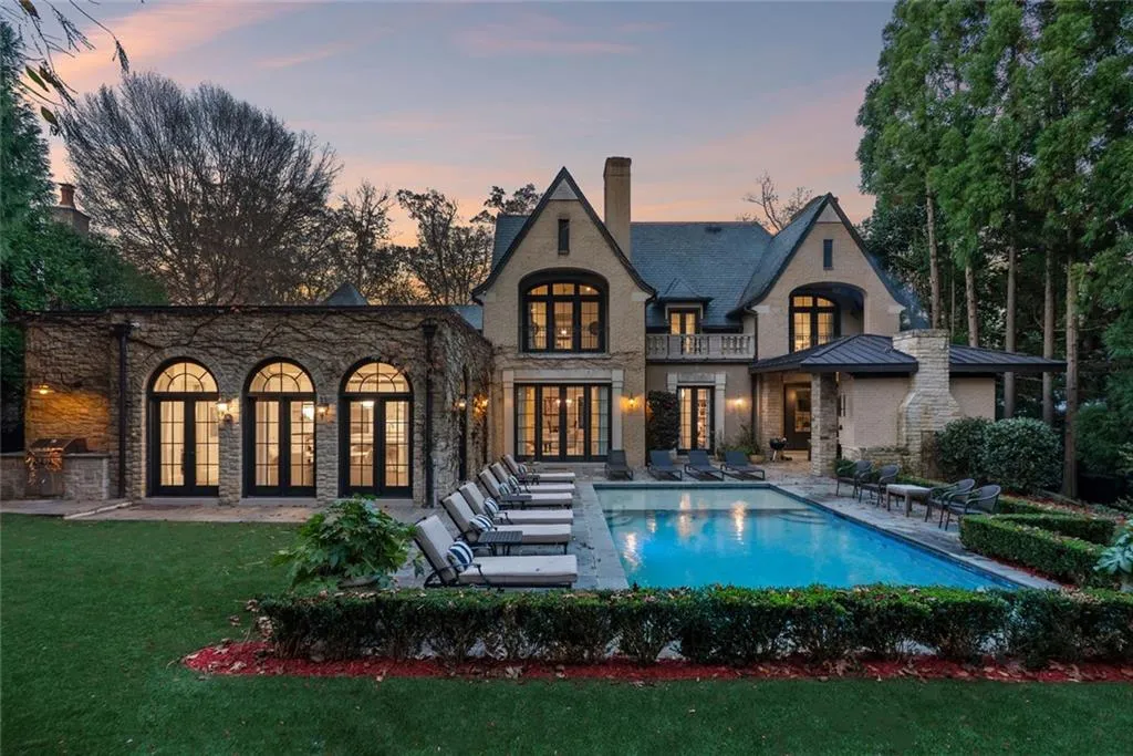 Atlanta, Georgia 30327, United States, 5 Bedrooms Bedrooms, ,7 BathroomsBathrooms,Residential,Active,250045