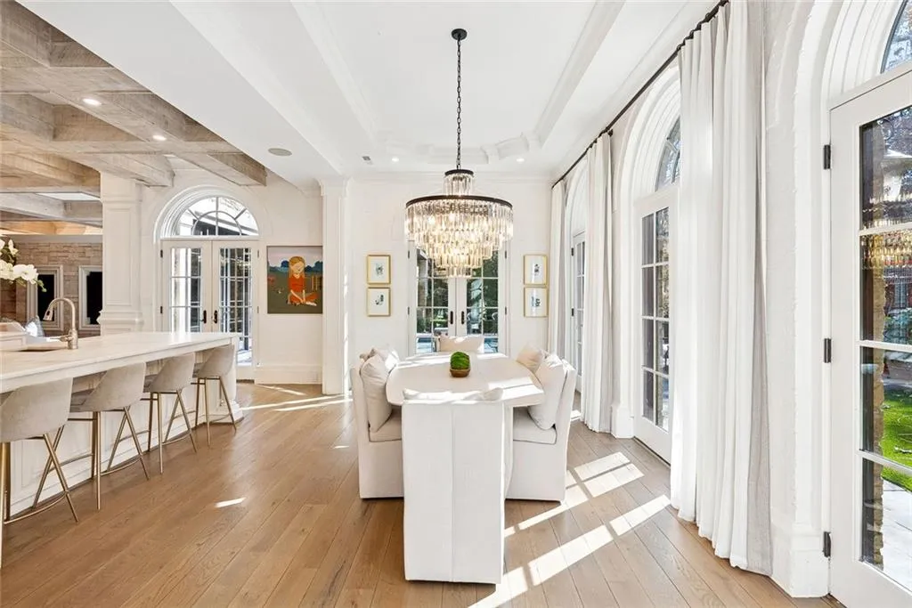 Atlanta, Georgia 30327, United States, 5 Bedrooms Bedrooms, ,7 BathroomsBathrooms,Residential,Active,250045