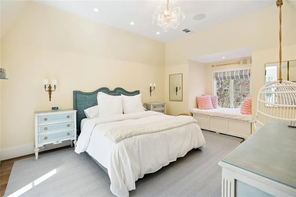 Atlanta, Georgia 30327, United States, 5 Bedrooms Bedrooms, ,7 BathroomsBathrooms,Residential,Active,250045