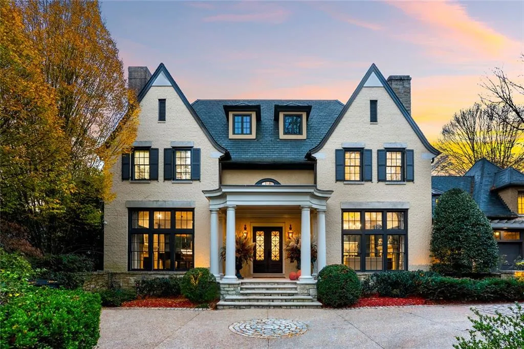 Atlanta, Georgia 30327, United States, 5 Bedrooms Bedrooms, ,7 BathroomsBathrooms,Residential,Active,250045