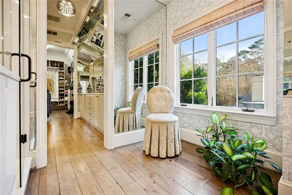 Atlanta, Georgia 30327, United States, 5 Bedrooms Bedrooms, ,7 BathroomsBathrooms,Residential,Active,250045