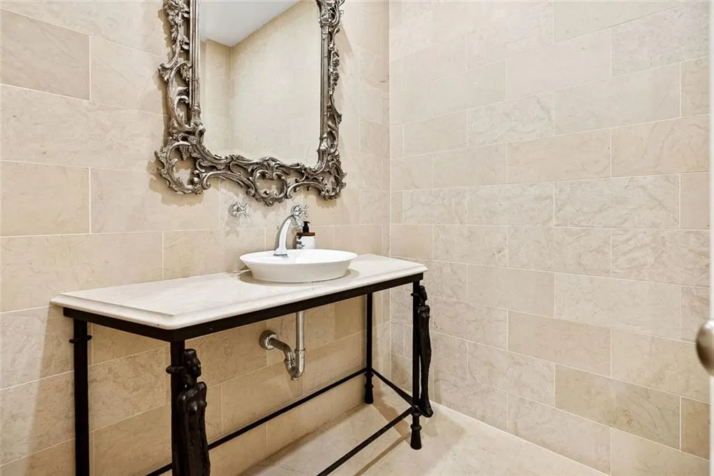 Atlanta, Georgia 30327, United States, 5 Bedrooms Bedrooms, ,7 BathroomsBathrooms,Residential,Active,250045