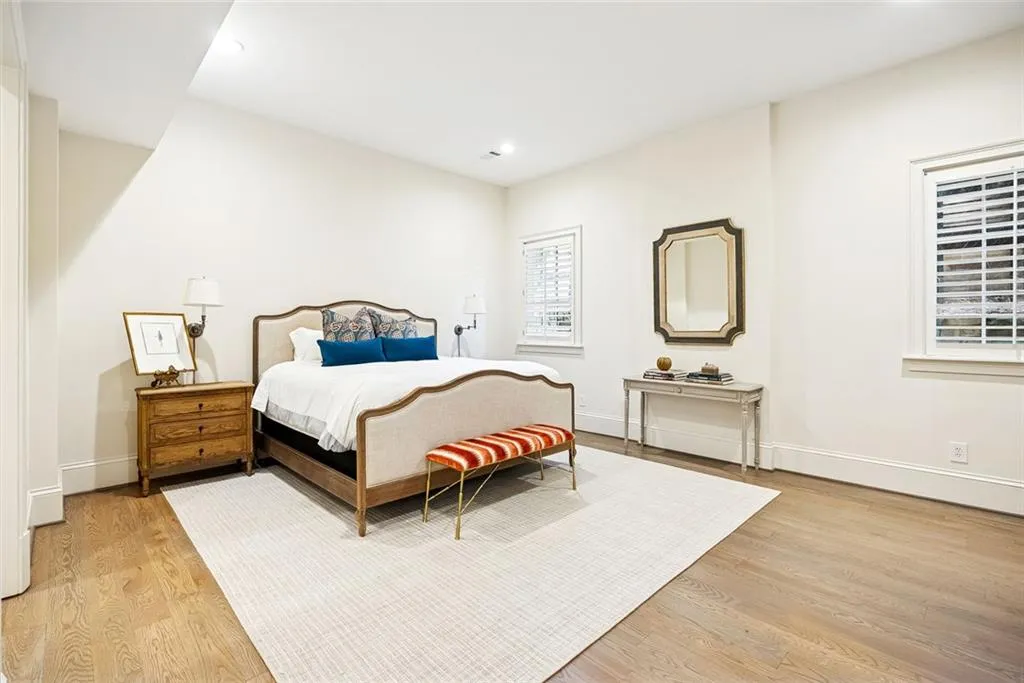 Atlanta, Georgia 30327, United States, 5 Bedrooms Bedrooms, ,7 BathroomsBathrooms,Residential,Active,250045