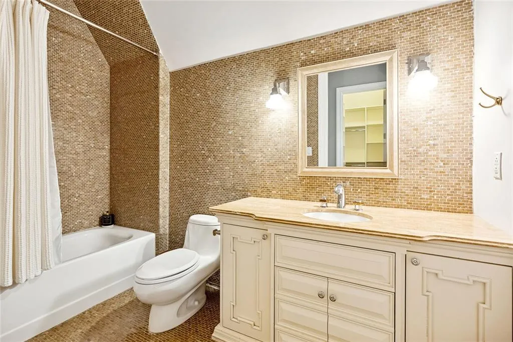 Atlanta, Georgia 30327, United States, 5 Bedrooms Bedrooms, ,7 BathroomsBathrooms,Residential,Active,250045