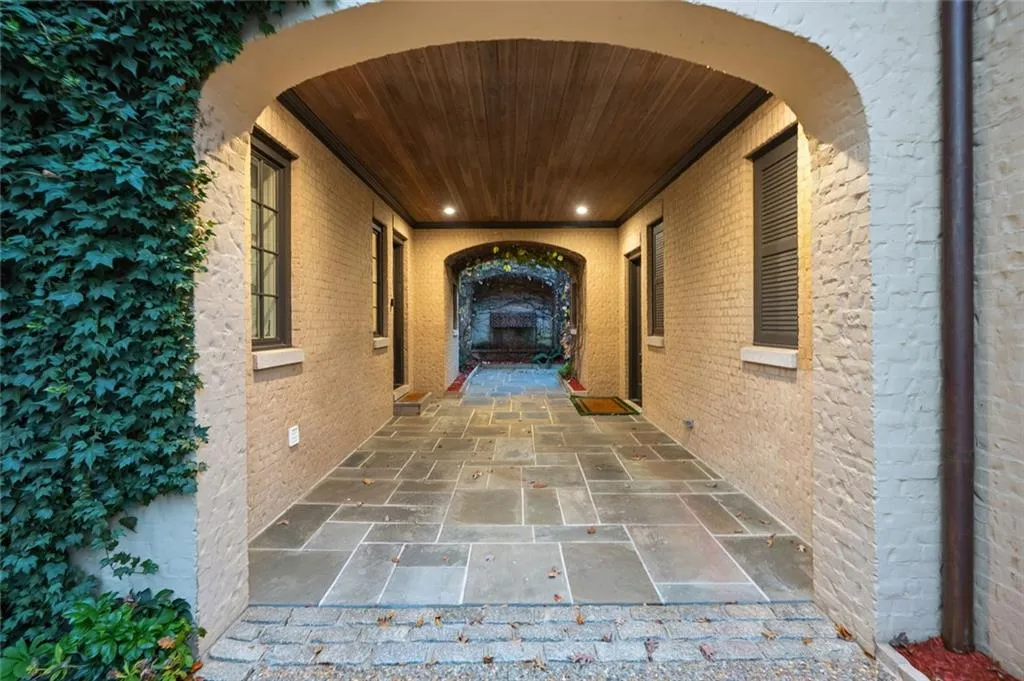 Atlanta, Georgia 30327, United States, 5 Bedrooms Bedrooms, ,7 BathroomsBathrooms,Residential,Active,250045