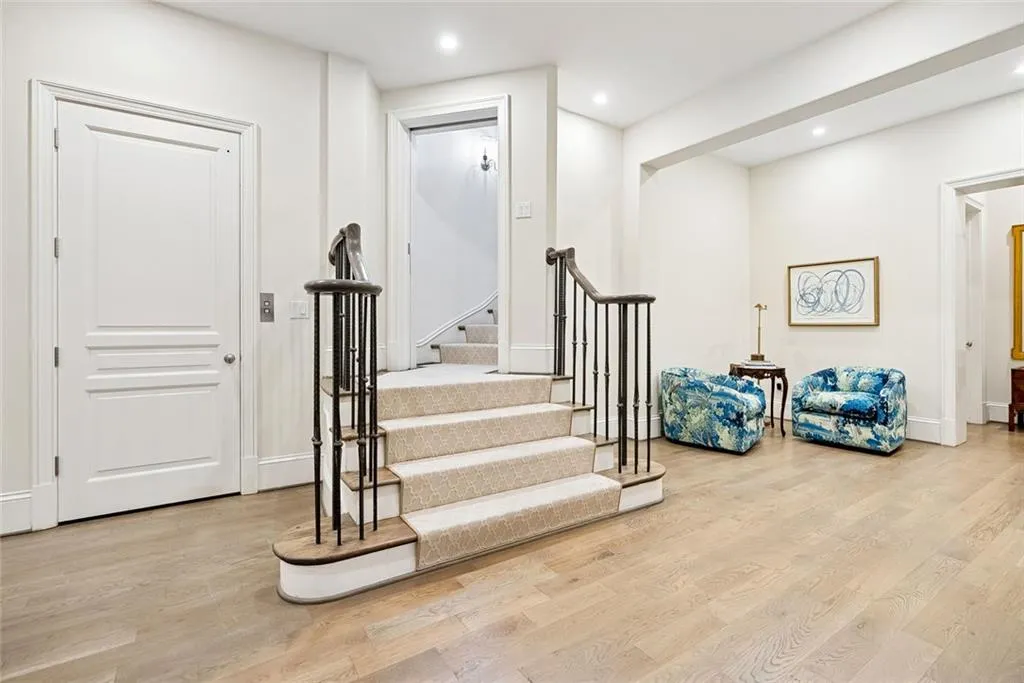 Atlanta, Georgia 30327, United States, 5 Bedrooms Bedrooms, ,7 BathroomsBathrooms,Residential,Active,250045