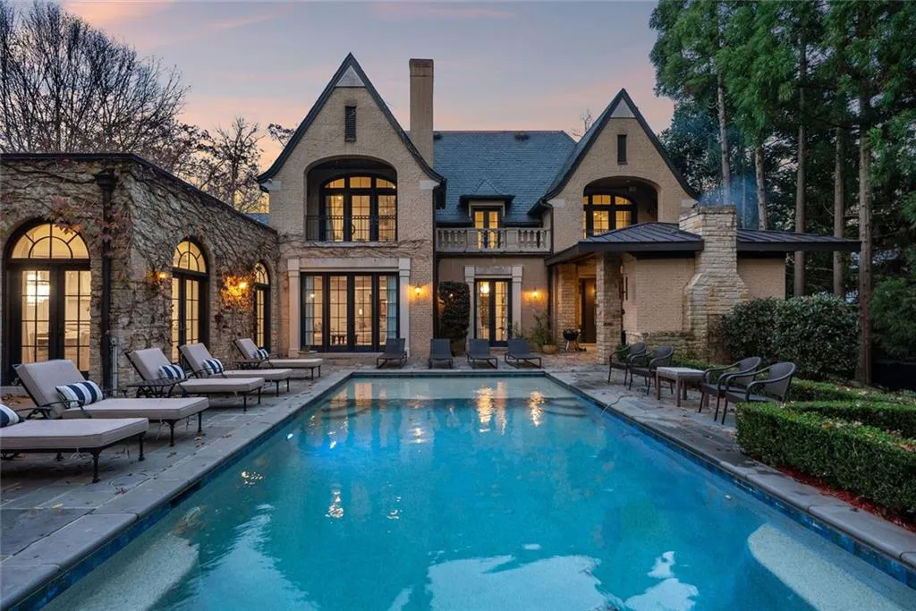 Atlanta, Georgia 30327, United States, 5 Bedrooms Bedrooms, ,7 BathroomsBathrooms,Residential,Active,250045