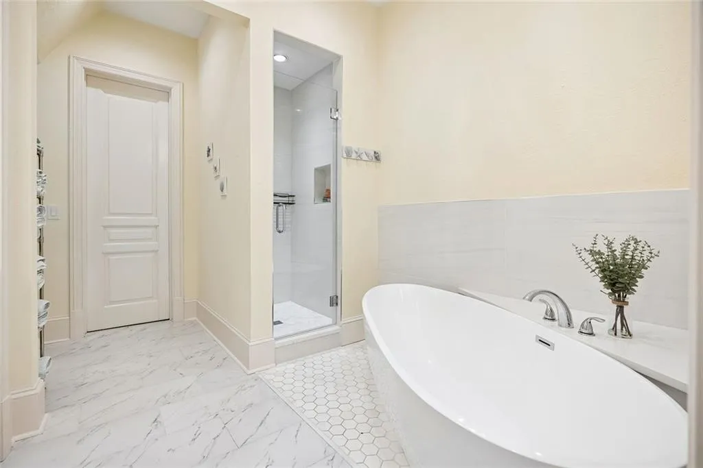 Atlanta, Georgia 30327, United States, 5 Bedrooms Bedrooms, ,7 BathroomsBathrooms,Residential,Active,250045