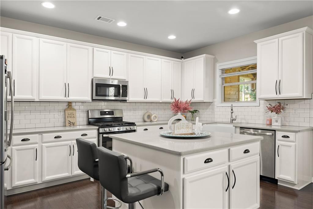 2228 Lakeview Bend Way