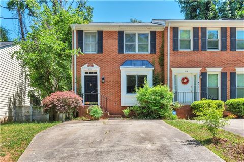 Townhouse For Sale - 2775 Bentley Place<br/> Marietta, GA 30067