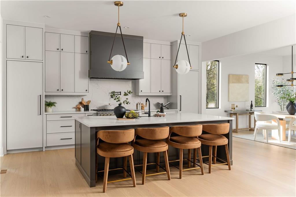 864 Amsterdam Avenue NE