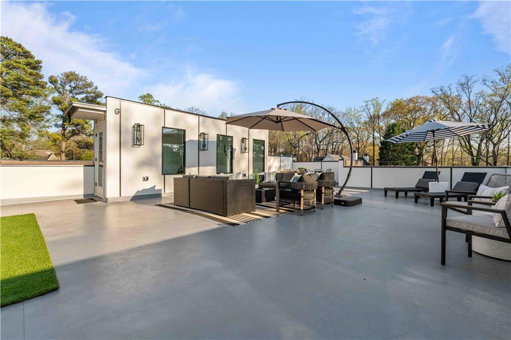 864 Amsterdam Avenue NE