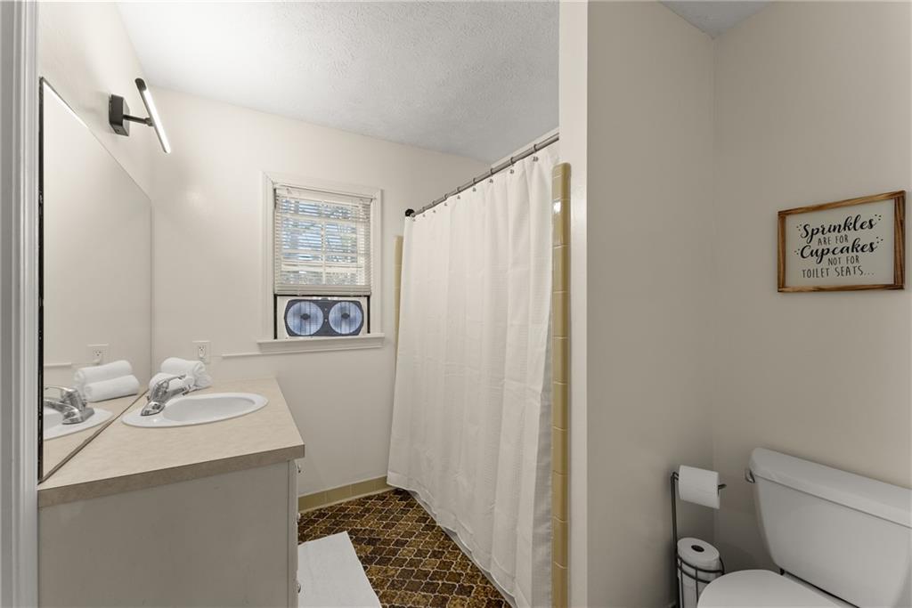 4076 Shady Circle, Lilburn, Georgia image 37