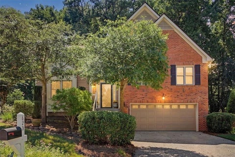 Homes For Sale - 820 Kenley Walk<br/> Roswell, GA 30076