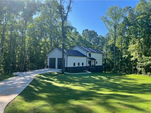 A home in Toccoa