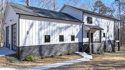 A home in Toccoa