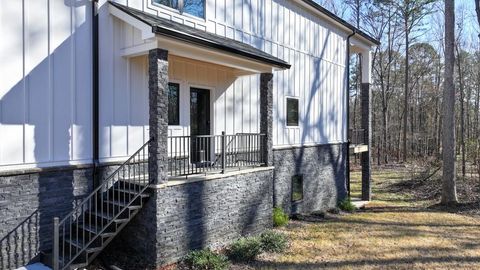 A home in Toccoa