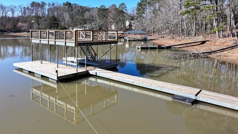 A home in Toccoa