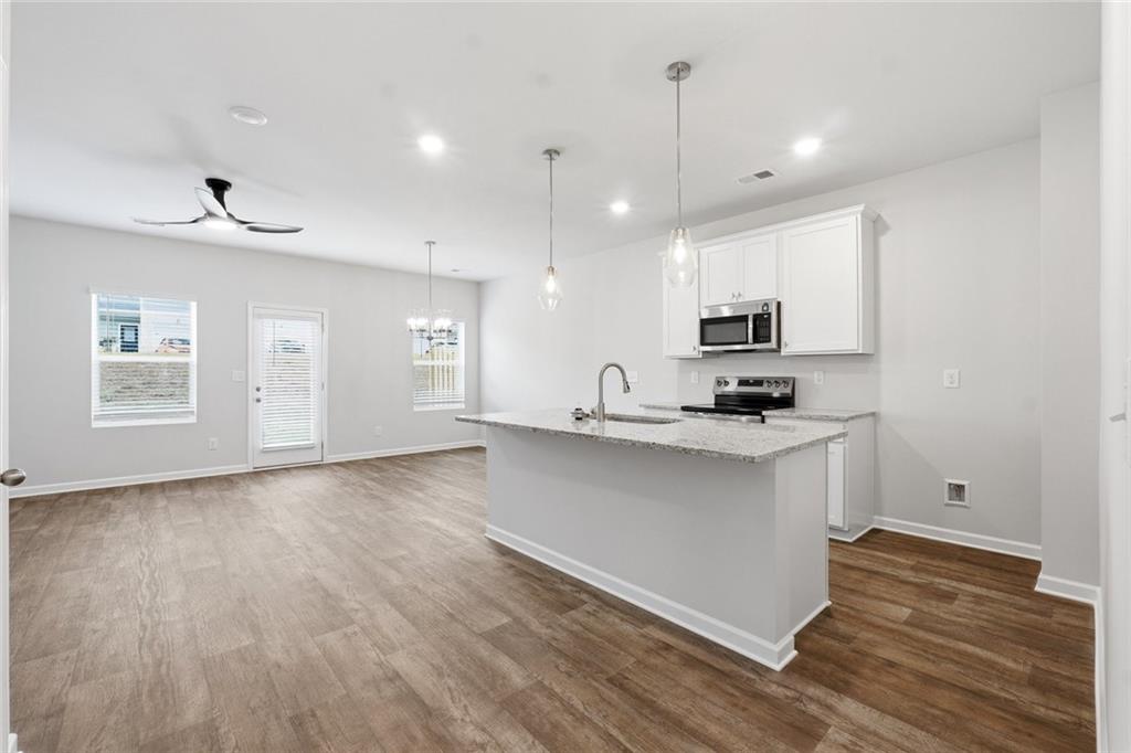 121 MEADOWVIEW Drive